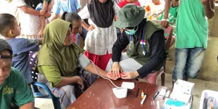 FK Universitas Muhammadiyah Kalimantan Timur Laksanakan Pelayanan Kesehatan di Desa Pantai Tinjau Pascabencana