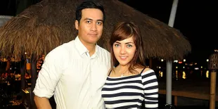 [Foto] Adjie Pangestu - Bella Shofie Resmi Bertunangan