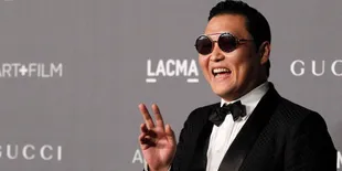 [Foto] Akhirnya PSY dan Barack Obama Berjabat Tangan