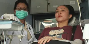 [Foto] Angelina Sondakh Periksa Gigi di Rumah Tahanan