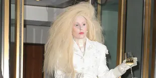 [Foto] 'ARTPOP' Laris Manis, Lady Gaga Gelar Syukuran
