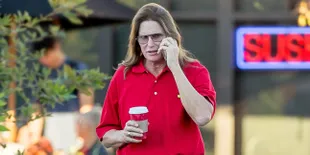 [FOTO] Astaga! Ayah Kim Kardashian Ketahuan Pakai Bra