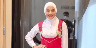 Foto Aurel Hermansyah Kembali Beraktivitas Setelah Karantina Mandiri, Netizen Salah Fokus Pada Ban Mobilnya