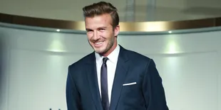 [Foto] Awas Ketipu! Wajah Ganteng David Beckham Makin Menua