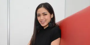 Foto Bareng Bule Rambut Pirang, Ini Klarifikasi Jessica Iskandar