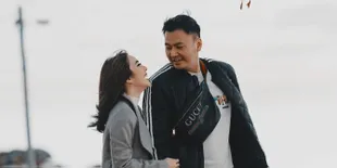 Foto Bareng Burung, Gisel dan Wijaya Saputra Ketiban Sial