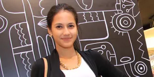 Foto Bareng, Pevita Pearce dan Al Hanya Teman