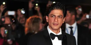 Foto Baru Keluarga Shahrukh Khan, Kompak Pakai Jeans & Baju Putih