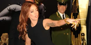 [Foto] Begini Jadinya Jika Lady Gaga Pakai Dress Transparan