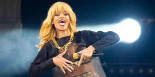 [Foto] Begini Jadinya Jika Rambut Rihanna Lusuh dan Berantakan