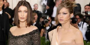 [FOTO] Bella &#38; Gigi Hadid Kompak Dandan Keren, Cantik Mana?