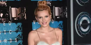 Foto Bella Thorne Ciuman Dengan Sesama Jenis Beredar