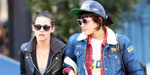 [FOTO] Belum Puas Ciuman, SoKo Hisap Jempol Kristen Stewart