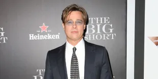 [FOTO] Berambut Abu-Abu, Brad Pitt Gantengnya Mirip Boneka Ken