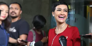 [FOTO] Berambut Silver, Julia Perez Makin Cantik &#38; Hot Menggoda