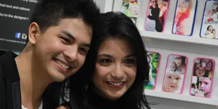 [FOTO] Berlatih Yoga, Glenn Alinskie - Chelsea Olivia Mesra