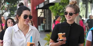 [FOTO] BFF! Gigi Hadid & Kendall Jenner Bintangi Campaign Fendi