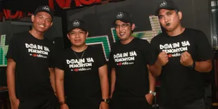 [FOTO] Bikin Video Klip Super Panjang, Wali Masuk Rekor MURI