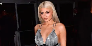 [FOTO] Bosan Blonde, Kylie Jenner Kembali Ganti Warna Rambutnya