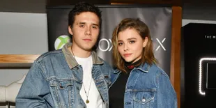 [FOTO] Brooklyn Beckham &#38; Chloe Moretz Tertangkap Ciuman di Depan Umum