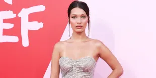 [FOTO] Cantik Menggoda, Saat Bella Hadid Pakai Dress Transparan