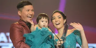 FOTO: Cantik Nggemesin, Saat Gisel & Baby Gempi Kembaran Baju