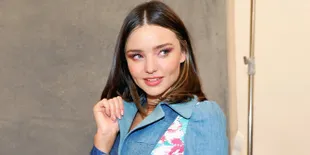 [FOTO] Cara Jitu Miranda Kerr Sembunyikan Perut Buncitnya