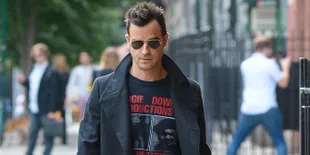 [FOTO] Cerai Dari Jennifer Aniston, Justin Theroux Tertangkap Kencan