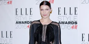 FOTO: Dandan Cantik, Bella Hadid Ekspos Punggung Mulus