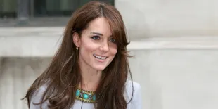 FOTO: Dandan Cantik di Hari Natal, Kate Middleton Tampil Elegan