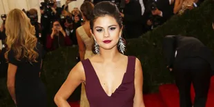 [Foto] Dandan Menor, Selena Gomez Makin Cantik Atau ...