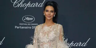 [FOTO] Dandan 'Seram', Ada Yang Beda Dari Kendall Jenner