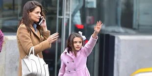 [FOTO] Dandan Serba Nge-Pink, Suri Cruise Makin Cantik & Girly