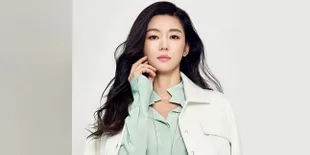 [FOTO] Dandan Sporty, Jun Ji Hyun Tetap Cantik & Stunning