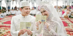 [FOTO] Dekorasi Pernikahan Tommy Kurniawan - Lisya Nurrahmi, Bernuansa Putih dan Emas