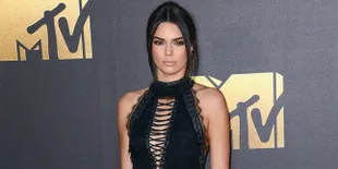 FOTO: Demi Coachella, Kendall Jenner Nekat Pakai Bra Transparan