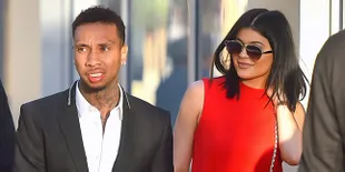 [FOTO] Di Bawah Rintik Hujan, Kylie Jenner &#38; Tyga Gandengan Mesra