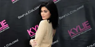 [FOTO] Fans Ngotot Minta Selfie Bareng, Kylie Jenner Ngamuk