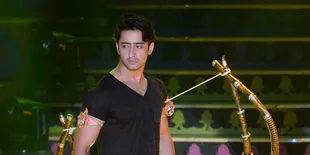 [Foto] Gadis Ini Sumber Kebahagiaan Shaheer Sheikh