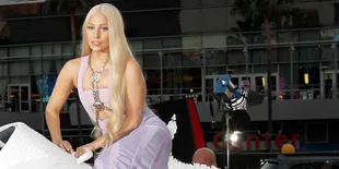 [Foto] 'GAGADOLL', Boneka Mirip Lady Gaga Yang Bisa Nyanyi!
