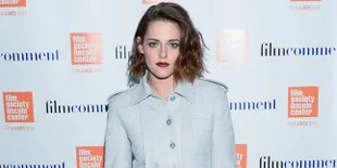 [FOTO] Gandeng Mesra SoKo, Kristen Stewart Pamer Rambut Blonde