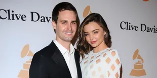 [FOTO] Gandengan, Miranda Kerr dan Evan Spiegel Mesra di Paris