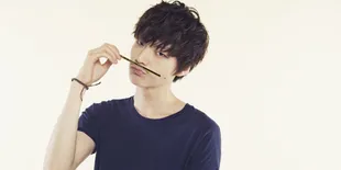 [FOTO] Gantengnya Ahn Jae Hyun Sebagai Polisi Muda