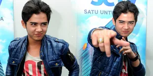 [FOTO] Gantengnya Aliando Saat Kendarai Moge, Cowok Banget!