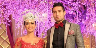 FOTO: Gaston Castano Jenguk dan Pegang Tangan Julia Perez