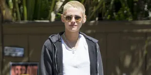 [FOTO] Gaya Makin Tomboy, Kristen Stewart Jadi Mirip Cowok