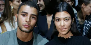 [FOTO] Gaya Manja Kourtney Kardashian Saat Cium Mesra Younes Bendjima