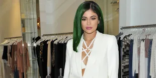[FOTO] Gimana Jadinya Kalau Kylie Jenner Ajak Baby Stormi Jalan-Jalan?