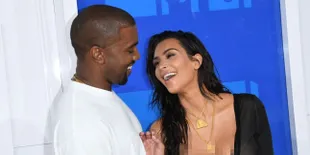 FOTO: Hadiri Pernikahan Teman, Kim Kardashian & Kanye West Cute