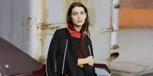 [FOTO] Hadiri Pesta Tahun Baru, Bella Hadid Pakai Baju Transparan